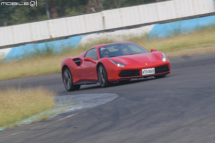 地表最優秀引擎威能,Ferrari 488 GTB 賽道體驗!