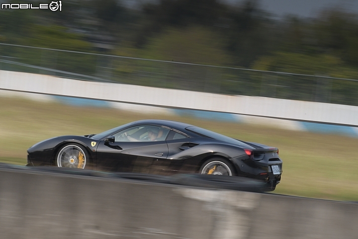 地表最優秀引擎威能,Ferrari 488 GTB 賽道體驗!