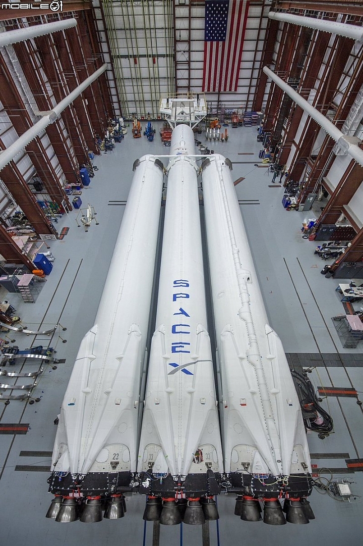 【海外新訊】Tesla Roadster的火星任務! SpaceX Falcon Heavy火箭即將升空