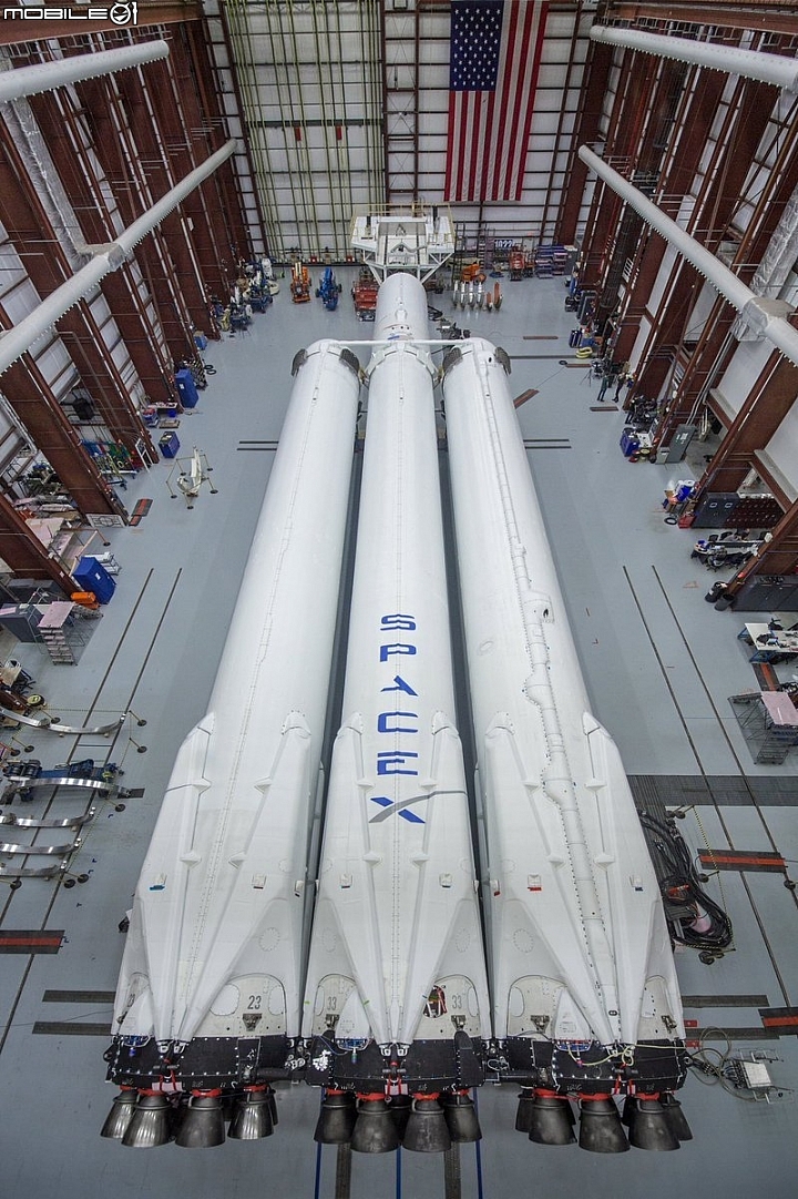 【海外新訊】Tesla Roadster的火星任務！ SpaceX Falcon Heavy火箭即將升空