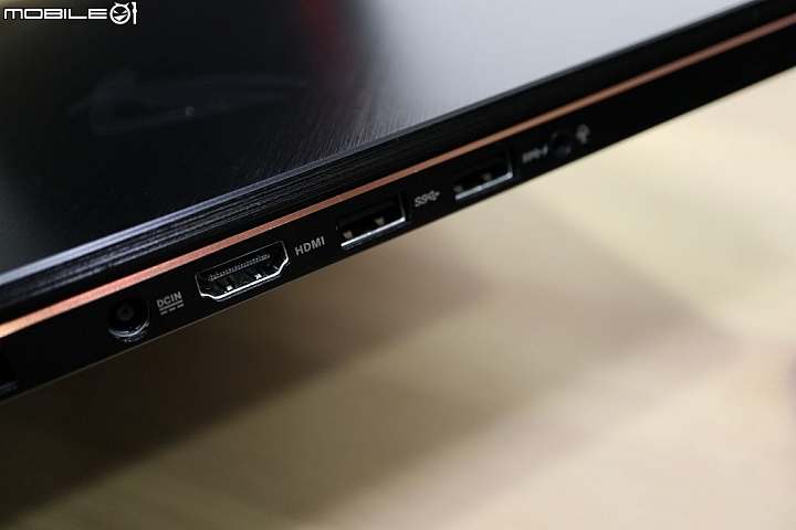 薄型設計 ASUS ROG 西風之神 GX501 快速開箱(外觀篇)