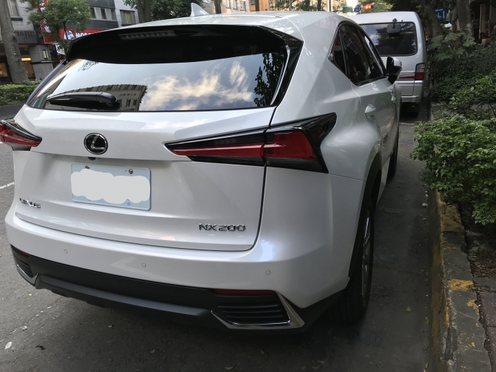 17/18白色休旅車..選用桑瑪克kc50+kc35+kc50..隔熱紙分享