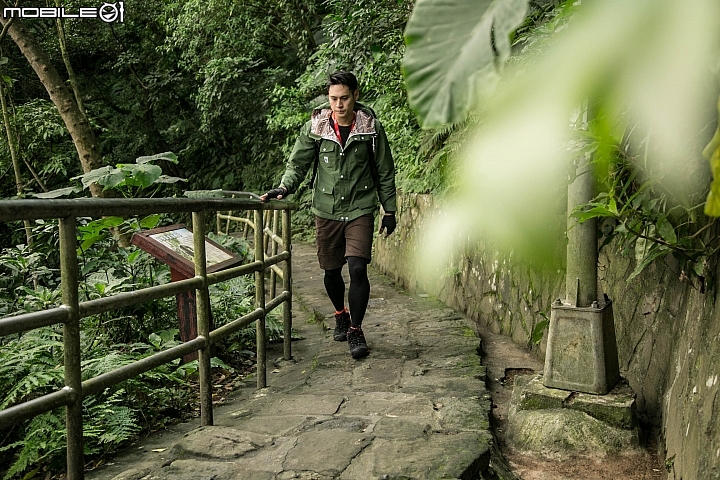 防水耐操的輕旅好夥伴 MERRELL 「CHAMELEON 7 MID GORE-TEX」開箱實測!