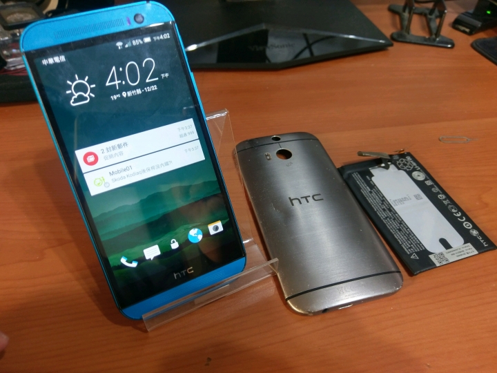 重新開箱HTC M8 ,更換電池,背蓋。