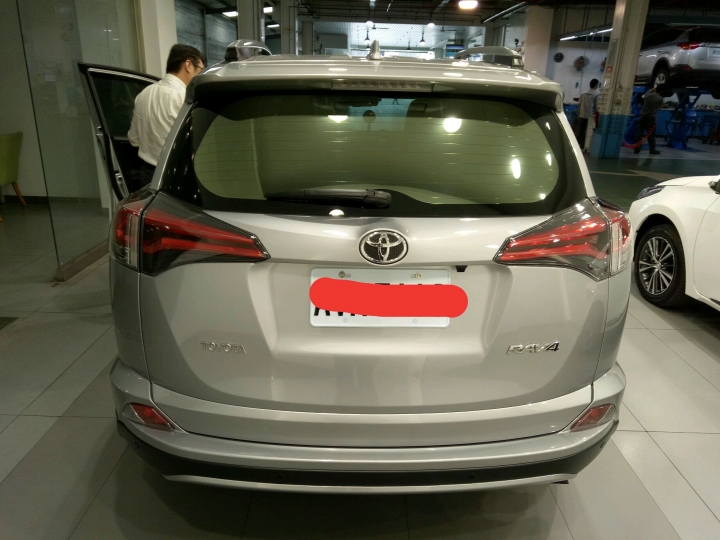 【開箱】18年式 RAV4 2.5(緩慢更新)