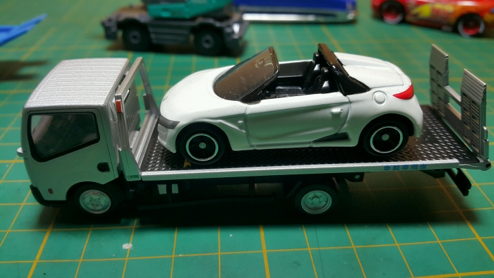 Tomica LV-N144 日產Atlas 花見台自動車