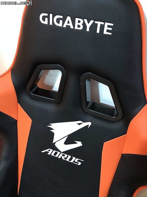 圖少簡單開箱技嘉AORUS AGC300 Gaming Gear電競椅