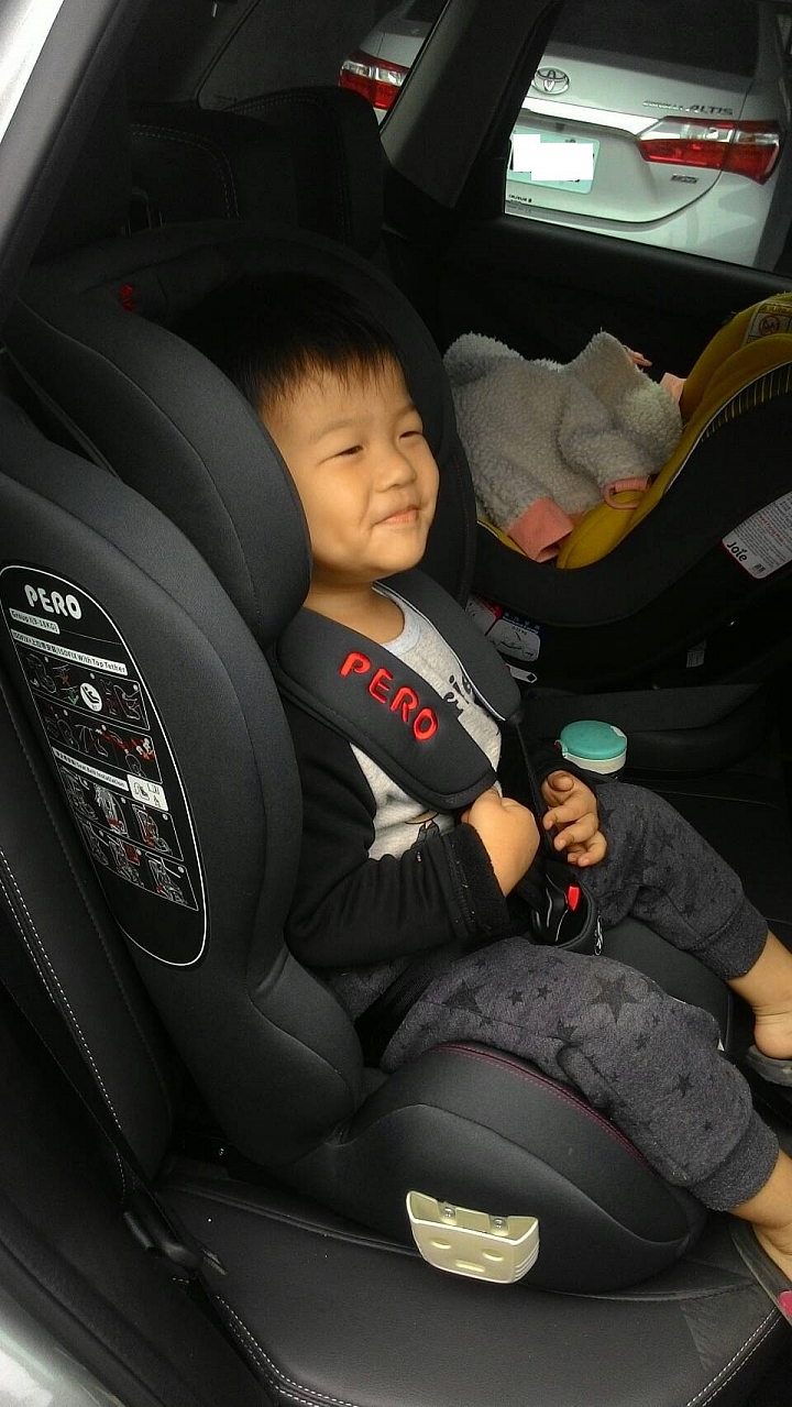 CP值超高,八千塊有找ISOFIX/安全帶兩用 Pero Luce90安全座椅