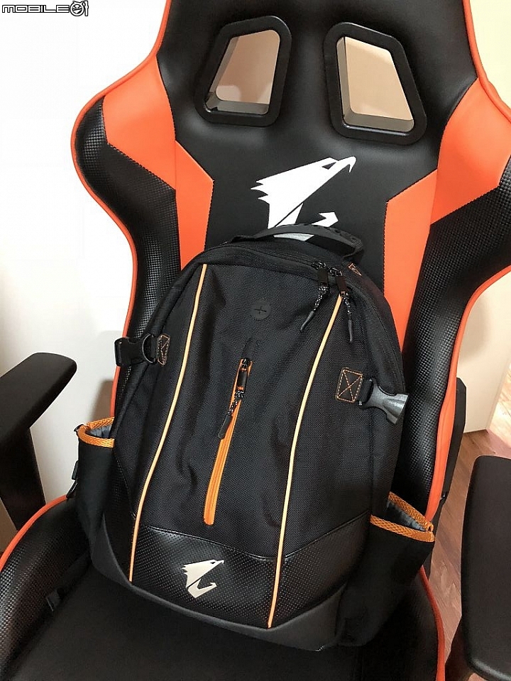 圖少簡單開箱技嘉AORUS AGC300 Gaming Gear電競椅