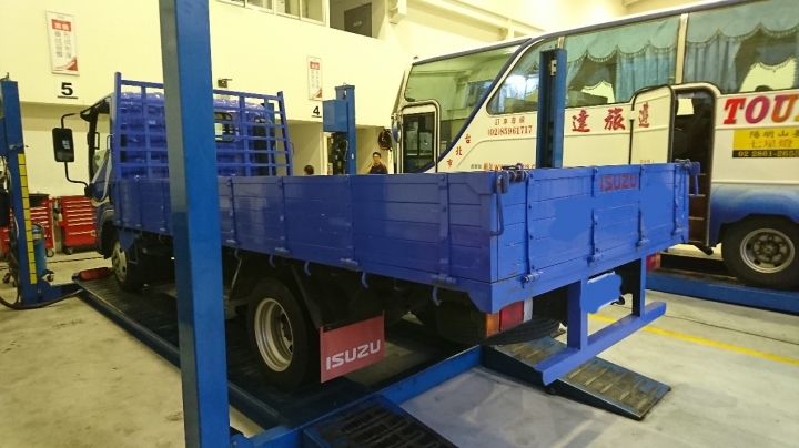 ISUZU 3噸半特式版(微開箱)想到就開一下