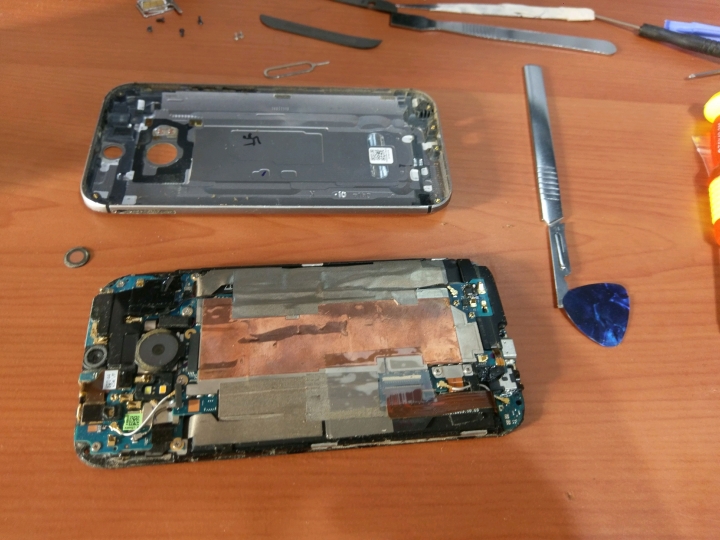 重新開箱HTC M8 ,更換電池,背蓋。