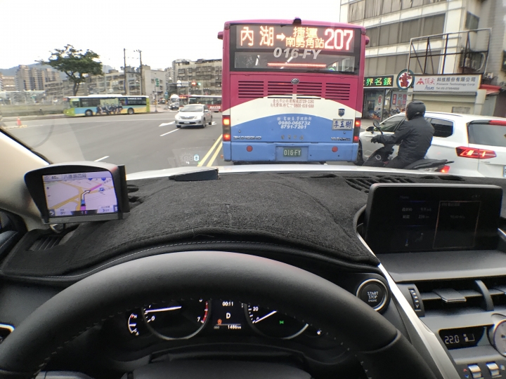 17/18白色休旅車..選用桑瑪克kc50+kc35+kc50..隔熱紙分享