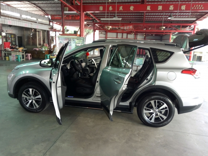 【開箱】18年式 RAV4 2.5(緩慢更新)