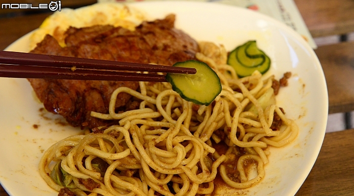 我的 gogoro 2 漫遊食記:真心,豬排炒麵 X 角落花燒圈。