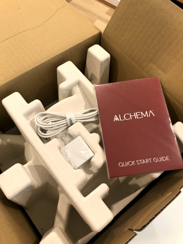 「開箱」Alchema 智慧自助釀酒器 :P