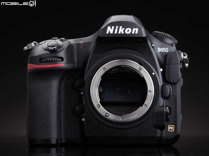 Nikon D850 軍艦部兩側腰線 Nikon D850 軍艦部兩側腰線