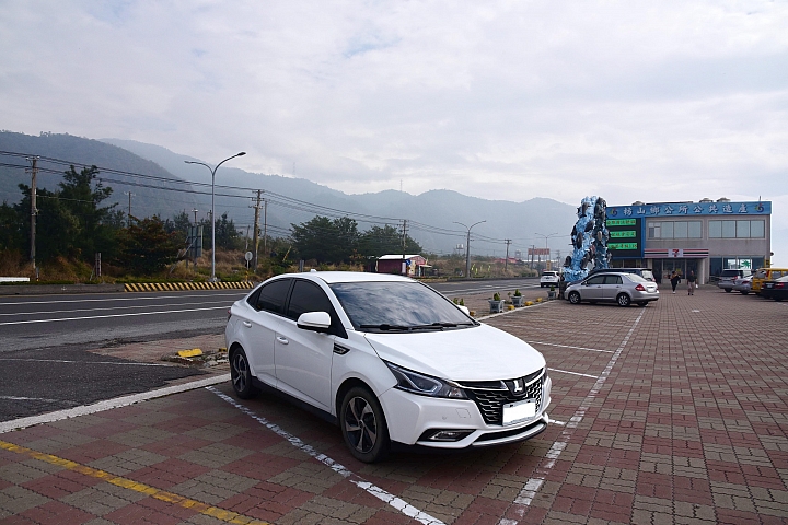 Luxgen S3滿八萬公里輪胎磨損情形,及記錄台灣西部污染止於車城福安宮。