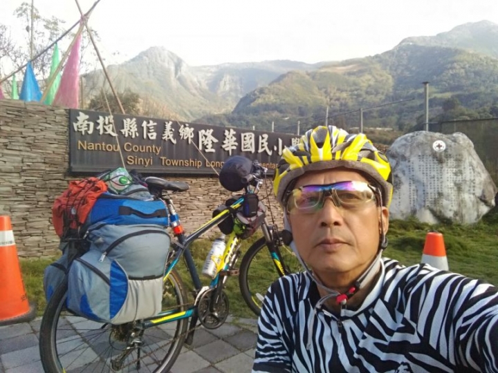 一個人的旅行(2017/12/29~12/31 台21+台18, 從水里爬上塔塔加, 阿里山二萬平車站, 露宿旅行)