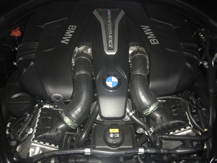 BMW G30 M550i-X drive