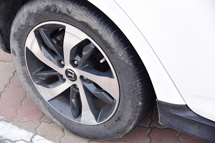 Luxgen S3滿八萬公里輪胎磨損情形,及記錄台灣西部污染止於車城福安宮。