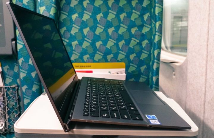 驚人之作,史上最輕 14” 商務美型機B9440UA