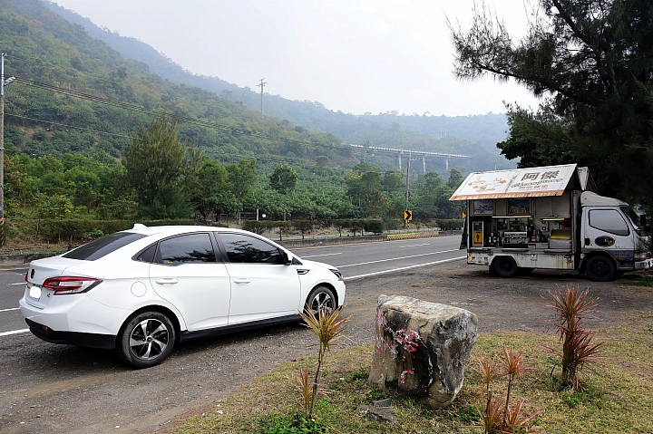 Luxgen S3滿八萬公里輪胎磨損情形,及記錄台灣西部污染止於車城福安宮。