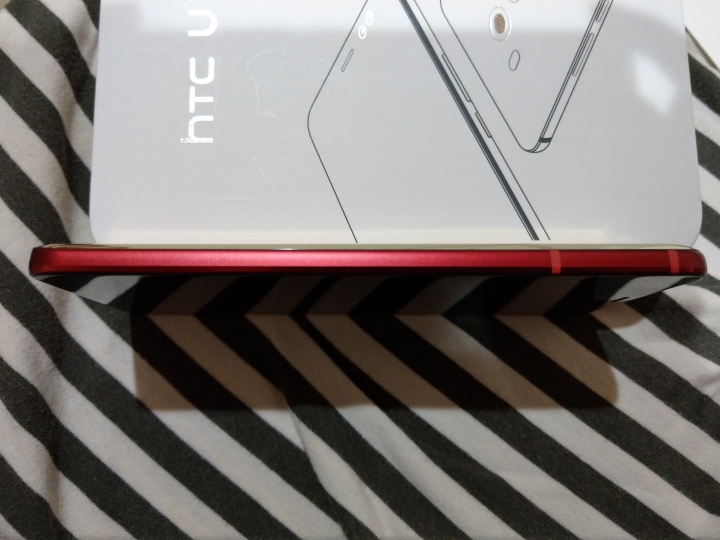 下手豔陽紅HTC U11 EYEs 開箱分享!