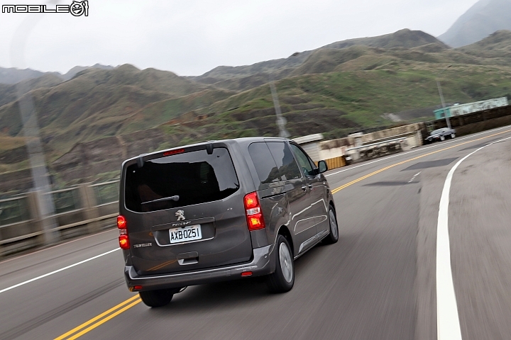 「商務 / 自用」我都行！Peugeot Traveller 試駕