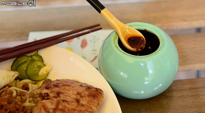 我的 gogoro 2 漫遊食記:真心,豬排炒麵 X 角落花燒圈。