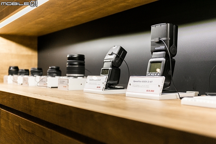 台北三創「Canon Image Square」旗艦形象概念店,體驗Speedlite 閃光燈與 EOS 鏡頭 台北三創「Canon Image Square」旗艦形象概念店,體驗Speedlite 閃光燈與 EOS 鏡頭