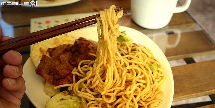 我的 gogoro 2 漫遊食記:真心,豬排炒麵 X 角落花燒圈。