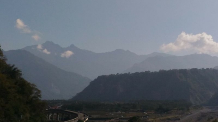 一個人的旅行(2017/12/29~12/31 台21+台18, 從水里爬上塔塔加, 阿里山二萬平車站, 露宿旅行)