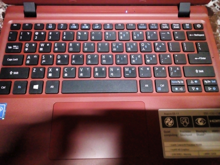 Acer ES1-132 C5BH 血紅色開箱分享