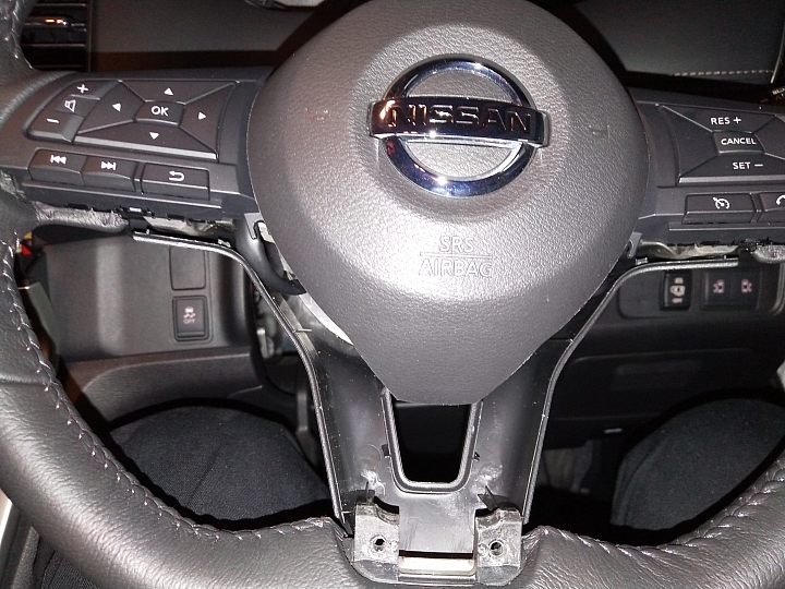 Nissan 2017 serena C27 更換方向盤按鍵