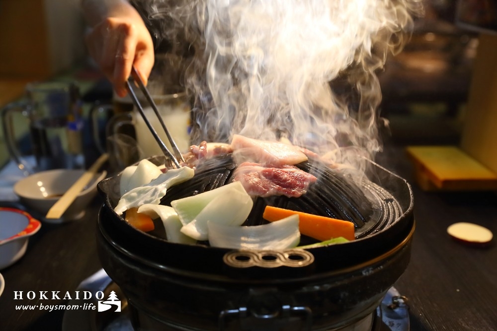 【旭川美食】成吉思汗烤肉名店大黑屋|充滿北國豪邁風格的極品羊肉燒烤店