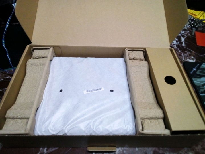 Acer ES1-132 C5BH 血紅色開箱分享