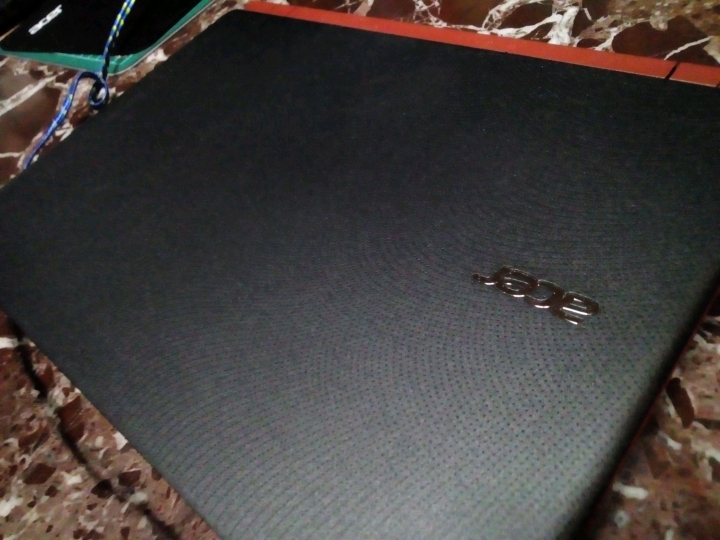 Acer ES1-132 C5BH 血紅色開箱分享