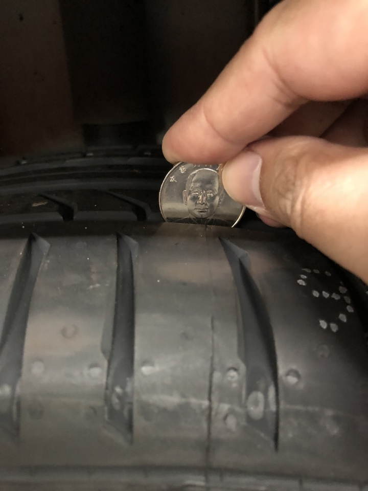 換上Pirelli Dragon Sport (Focus MK3 ST,235/40/18) (圖多慎入)