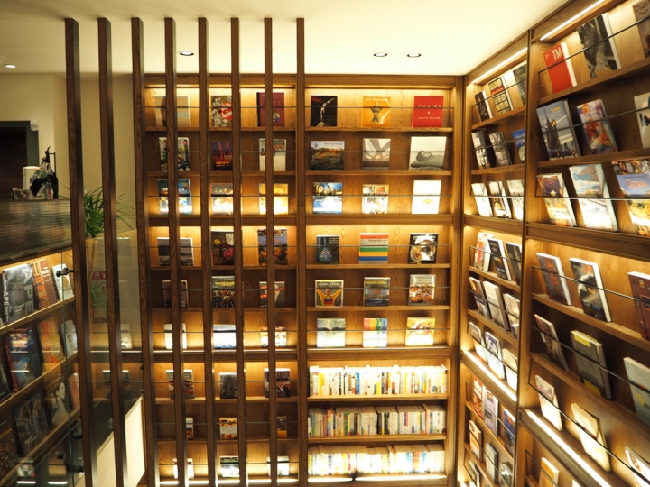 蔦屋書店 |經典美感再現-高質感日系書店|台北松山店