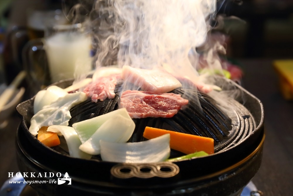【旭川美食】成吉思汗烤肉名店大黑屋|充滿北國豪邁風格的極品羊肉燒烤店