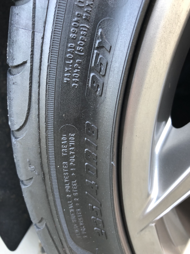 換上Pirelli Dragon Sport (Focus MK3 ST,235/40/18) (圖多慎入)