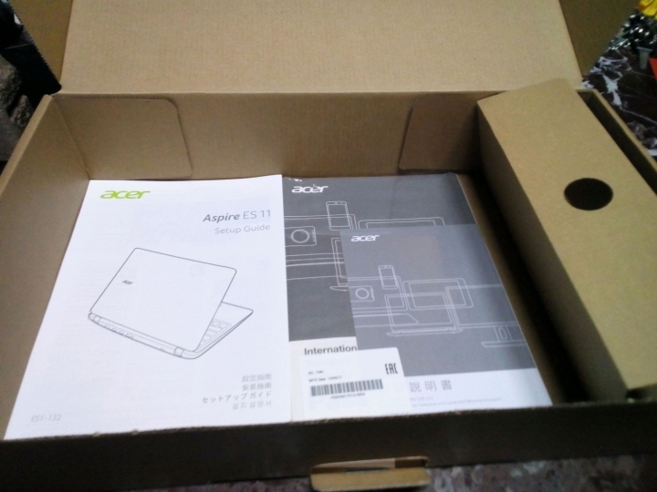 Acer ES1-132 C5BH 血紅色開箱分享