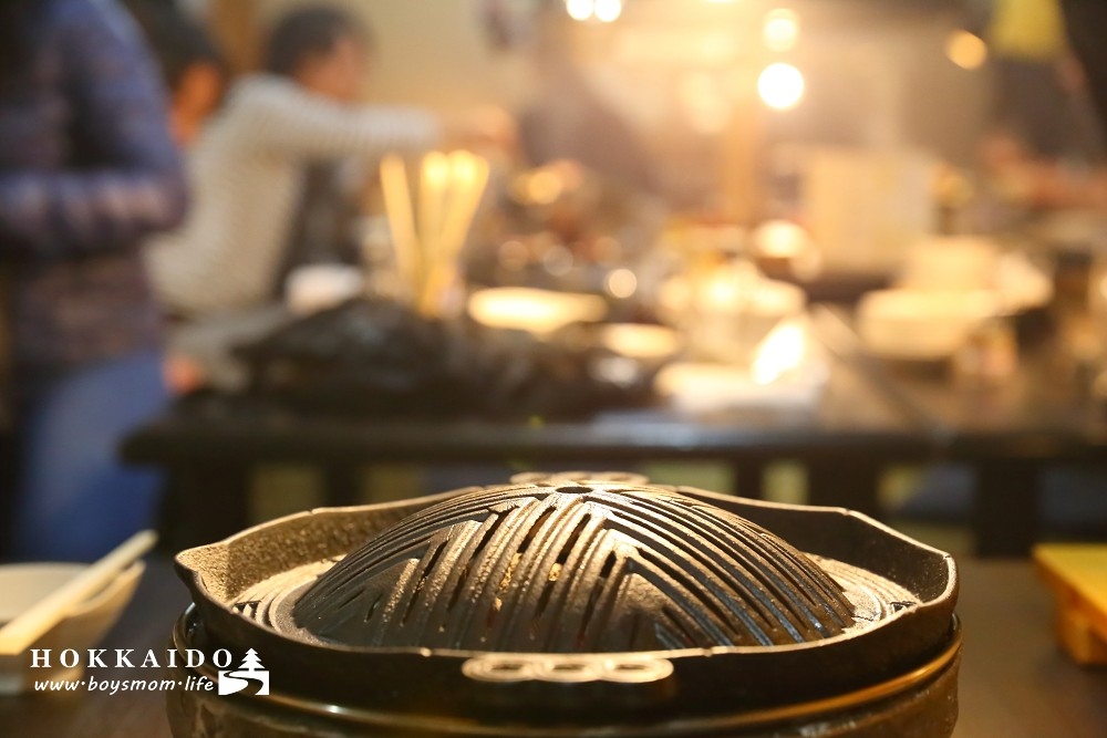 【旭川美食】成吉思汗烤肉名店大黑屋|充滿北國豪邁風格的極品羊肉燒烤店