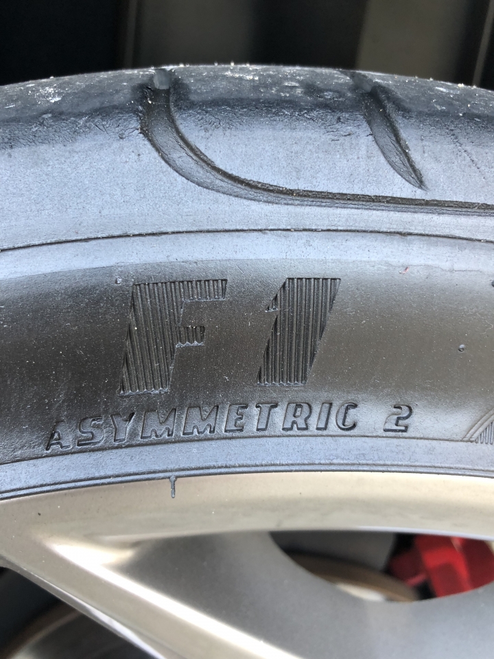 換上Pirelli Dragon Sport (Focus MK3 ST,235/40/18) (圖多慎入)