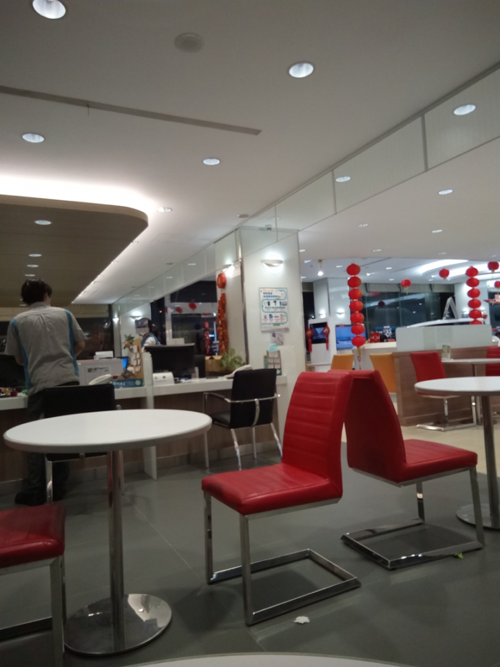 SIENTA 服務廠問題?螢幕起水氣...(算是結案)