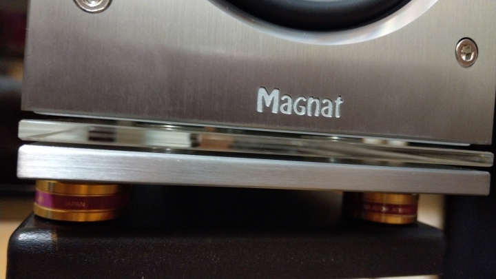 【開箱】來自德國的書架喇叭 Magnat Quantum Edelstein