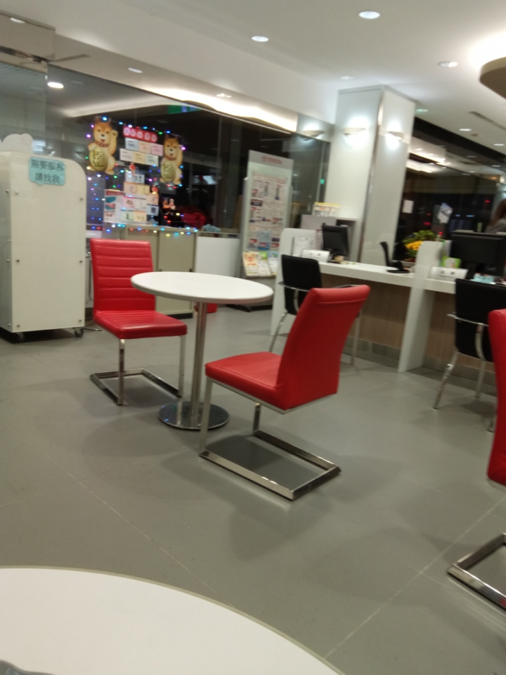 SIENTA 服務廠問題?螢幕起水氣...(算是結案)