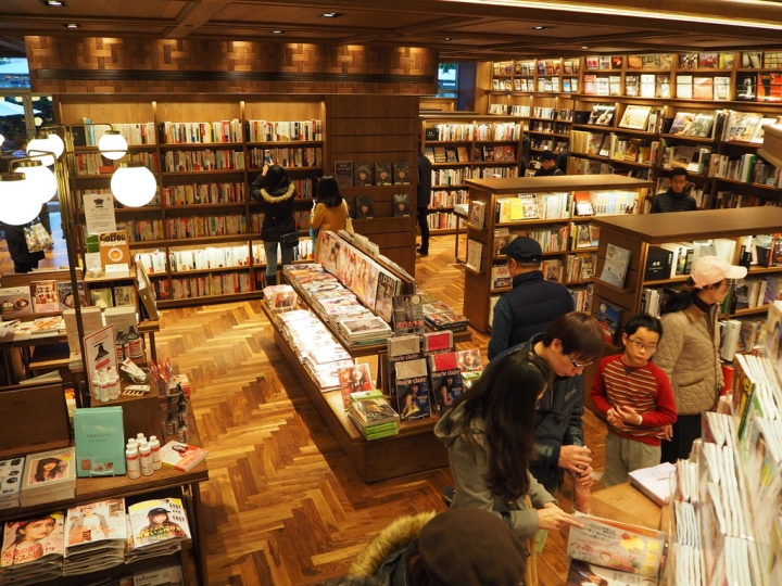 蔦屋書店 |經典美感再現-高質感日系書店|台北松山店
