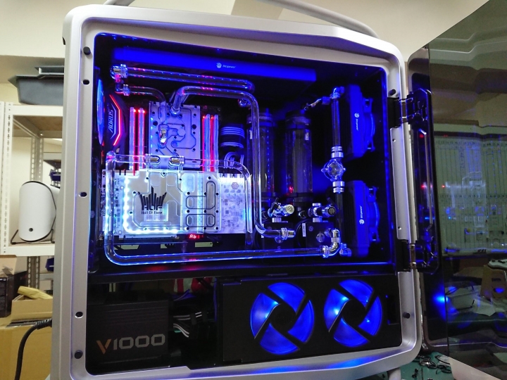 星海二電競界神族一哥 - 鬼手輝 水冷電腦改裝分享