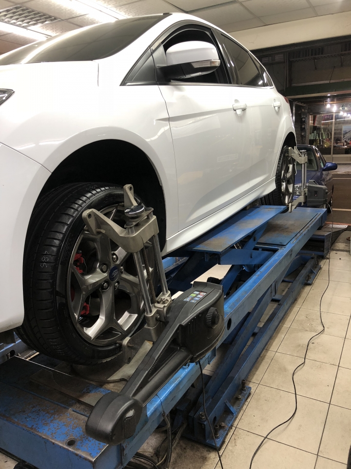 換上Pirelli Dragon Sport (Focus MK3 ST,235/40/18) (圖多慎入)